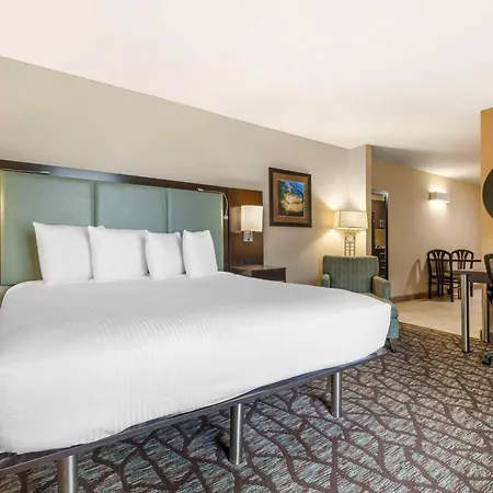 Best Western Plus Oceanside Palms-3